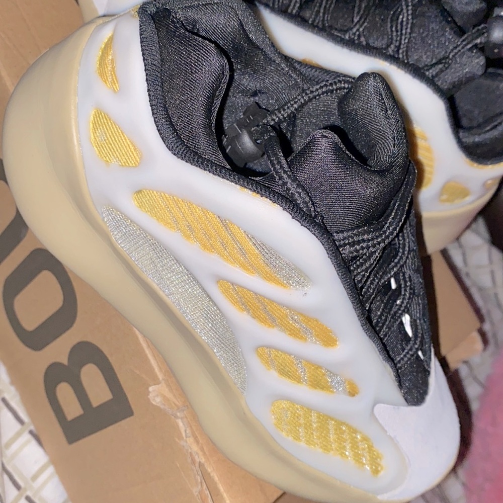 Yeezy 700v3 ✨